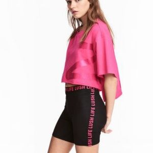 Zara Larsson > < H&M Short T-shirt